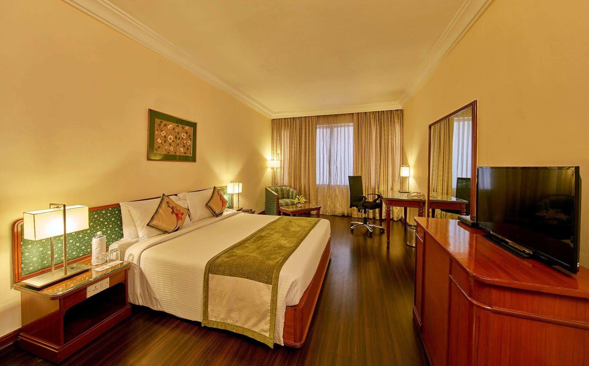 Royal Orchid Central Bangalore, Mg Road Εξωτερικό φωτογραφία
